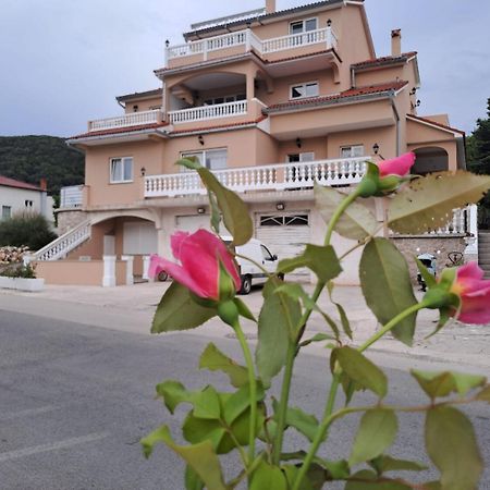 Apartments Mig - With Beautiful Garden Supetarska Draga Exteriör bild