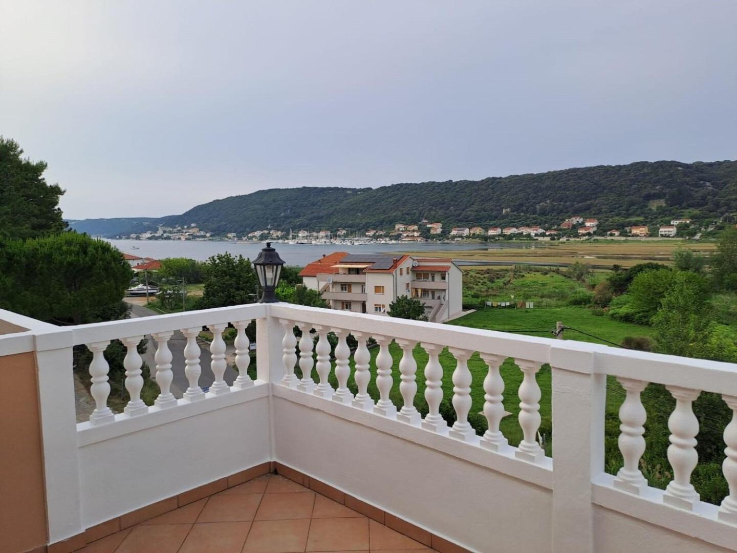 Apartments Mig - With Beautiful Garden Supetarska Draga Exteriör bild